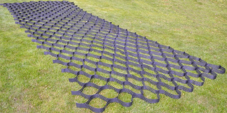 Geokrata Taśmowa H50 oczko 200x200 [mm] czarna 2,55x6[m] - 15,3 m2 Zgrzewana Perforowana na Drogi Skarpy Wzmocnenia