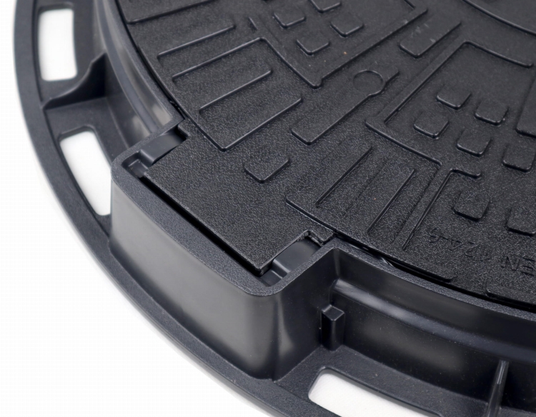 Właz 80(60)cm plastikowy okrągły czarny A15