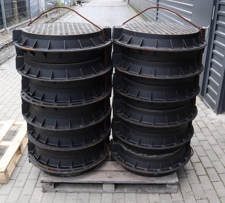Właz Ø600 60cm (785mm) D400 żeliwny zawias rygiel