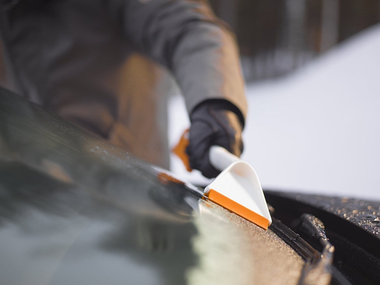 fiskars_skrobaczka_do_szyb_snow_expert_143062_10_semer.jpg