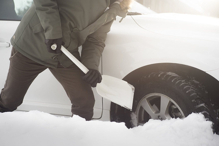 fiskars_snow_expert_szufla_do_sniegu_samochodowa_1019347_8_semer.jpg