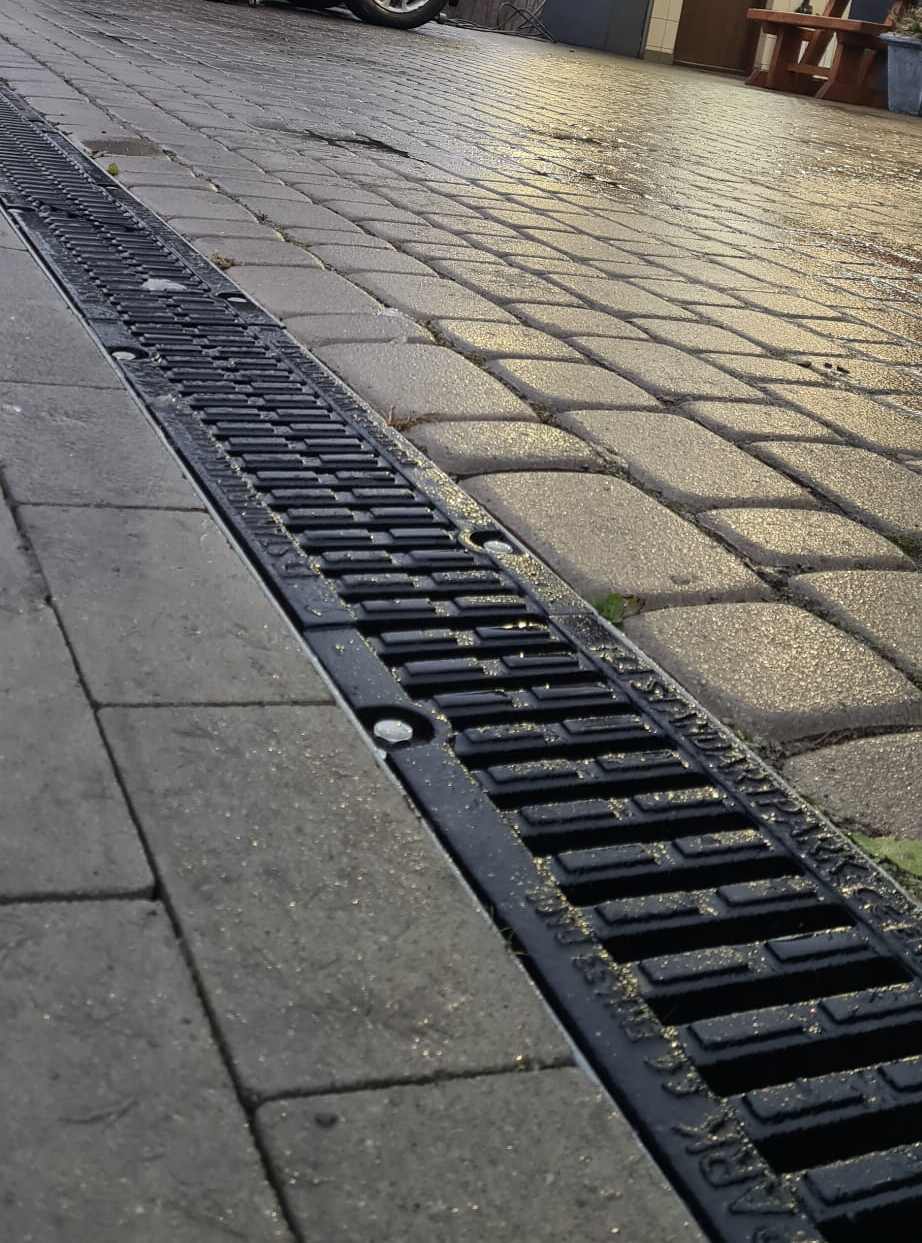 Kanały betonowe – solidne rozwiązanie dla skutecznego odwodnienia